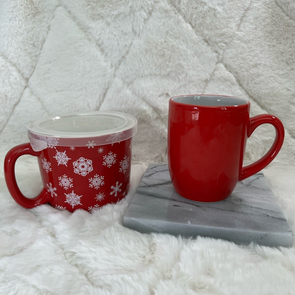 Sabatier Stoneware Soup Mug with Lid, Red & White Snowflakes